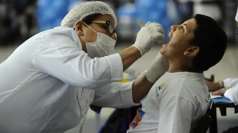 AGU pressiona, mas “odontologia biológica” segue ativa no TikTok